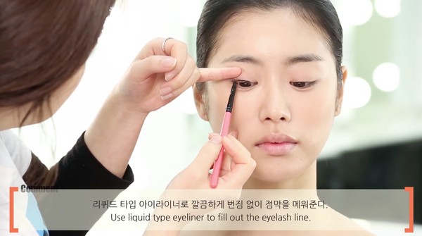 Cách kẻ mắt eyeliner vô hình tự nhiên như chuyên gia