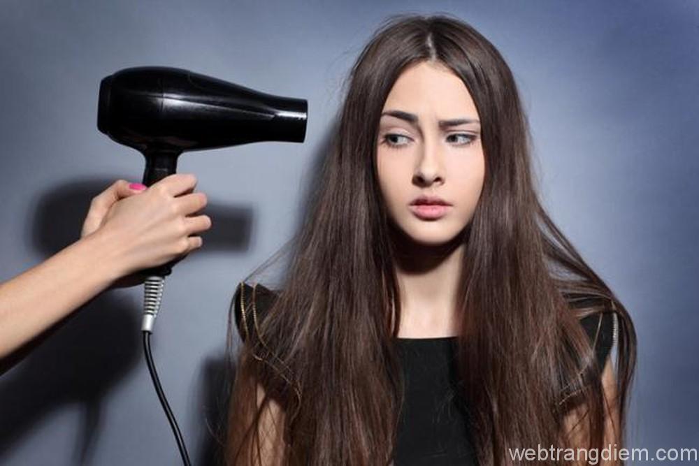 Phụ nữ Nhật Bản luôn tránh xa máy sấy tóc để chăm sóc tóc khỏe, giữ độ ẩm cho tóc