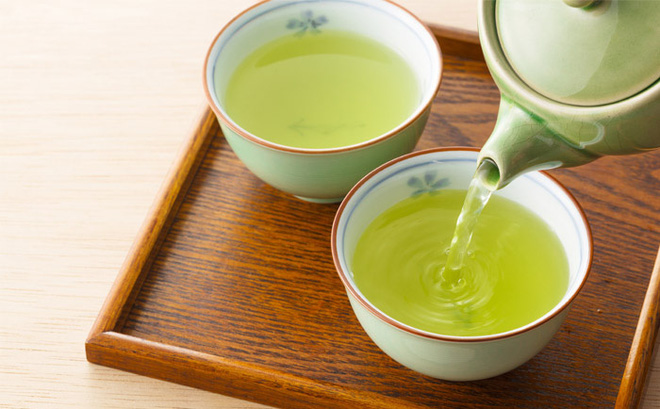 Uống nước trà xanh để tránh tăng cân dịp Tết