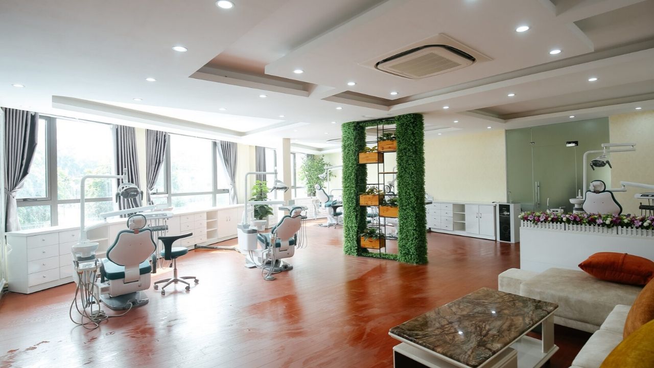 không gian tại Lạc Việt thoáng phong cách trang trí xanh đem đến cả giác thoải mái cho khách hàng